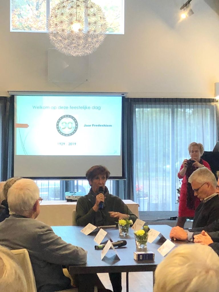 Annemarie Jorritsma opent het 90-jarig jubileumfeest van Buitengoed Fredeshiem