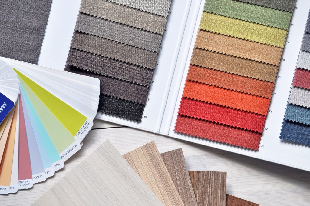 Tips voor het kiezen van de juiste kleur raambekleding om je interieur mooier te maken
