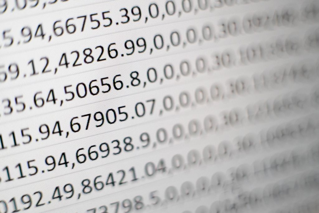 Excel cursus statistiek examen - student analyseert gegevens met grafieken en kruistabellen in Excel
