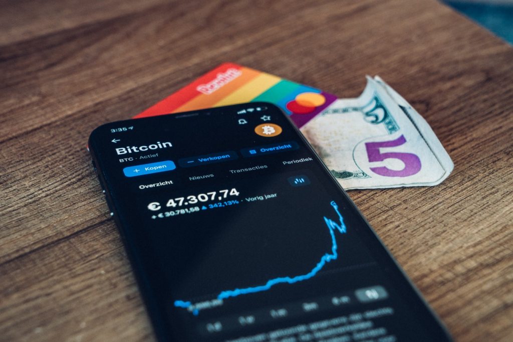 Infographic uitleg Ripple koers en verschil met Bitcoin cryptocurrency