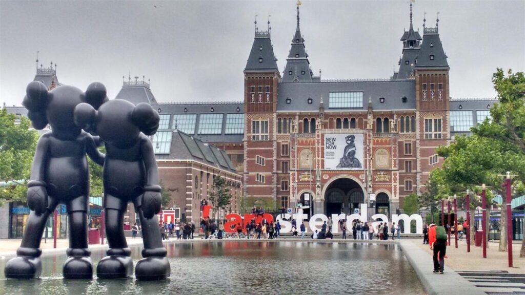 Studenten op stage lopen in Amsterdam hebben verschillende mogelijkheden om ervaring op te doen bij startups, bedrijven en cu