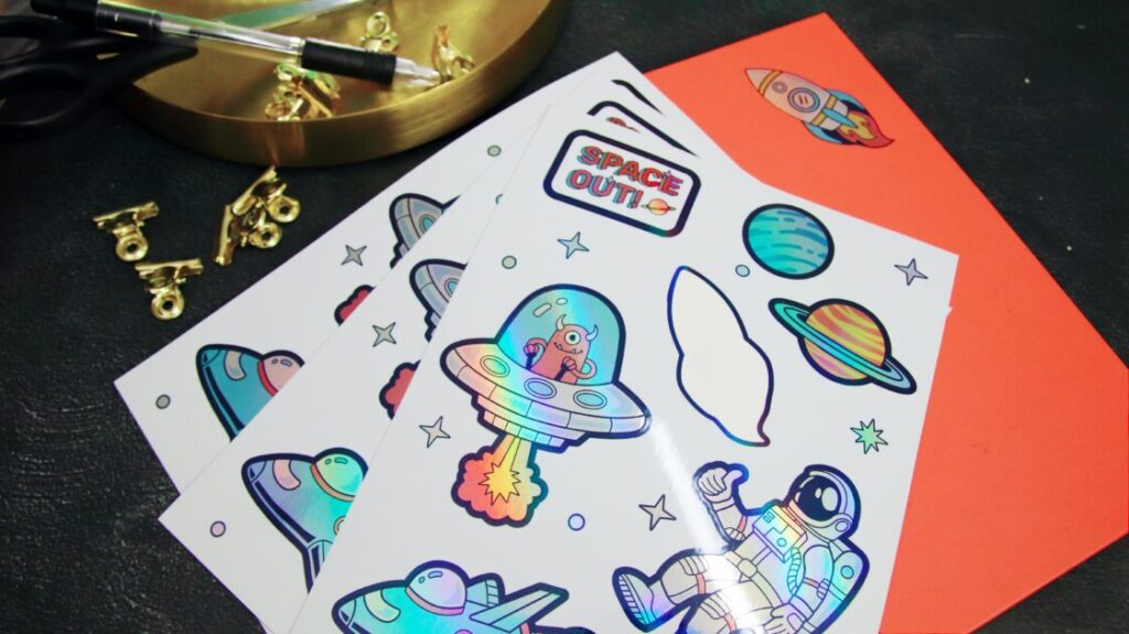 Kleurrijke gestanste stickers met unieke aangepaste vormen, klaar om te ontwerpen en printen voor je eigen stickercreaties