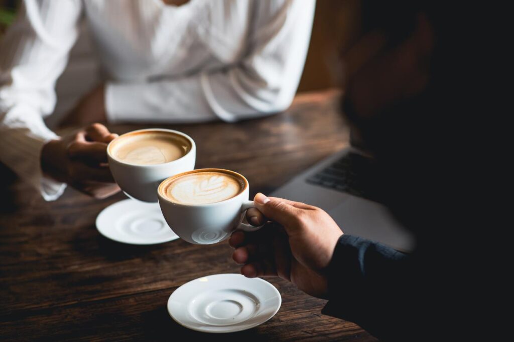 Professionele espresso apparatuur en accessoires voor het zetten van koffie thuis