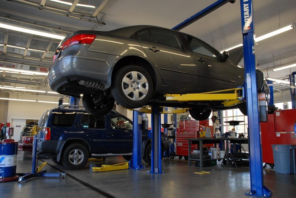 Professionele aankoopkeuring van tweedehands auto door ervaren automonteur op locatie