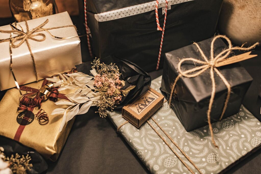 Luxe kerstgeschenken en gepersonaliseerde relatiegeschenken, elegante cadeaus voor zakenrelaties en collega's