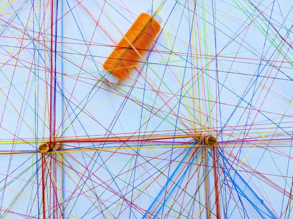 Visuele weergave van 6 effectieve linkbuilding strategieën inclusief gastbloggen, interviews en lokale partnerschappen