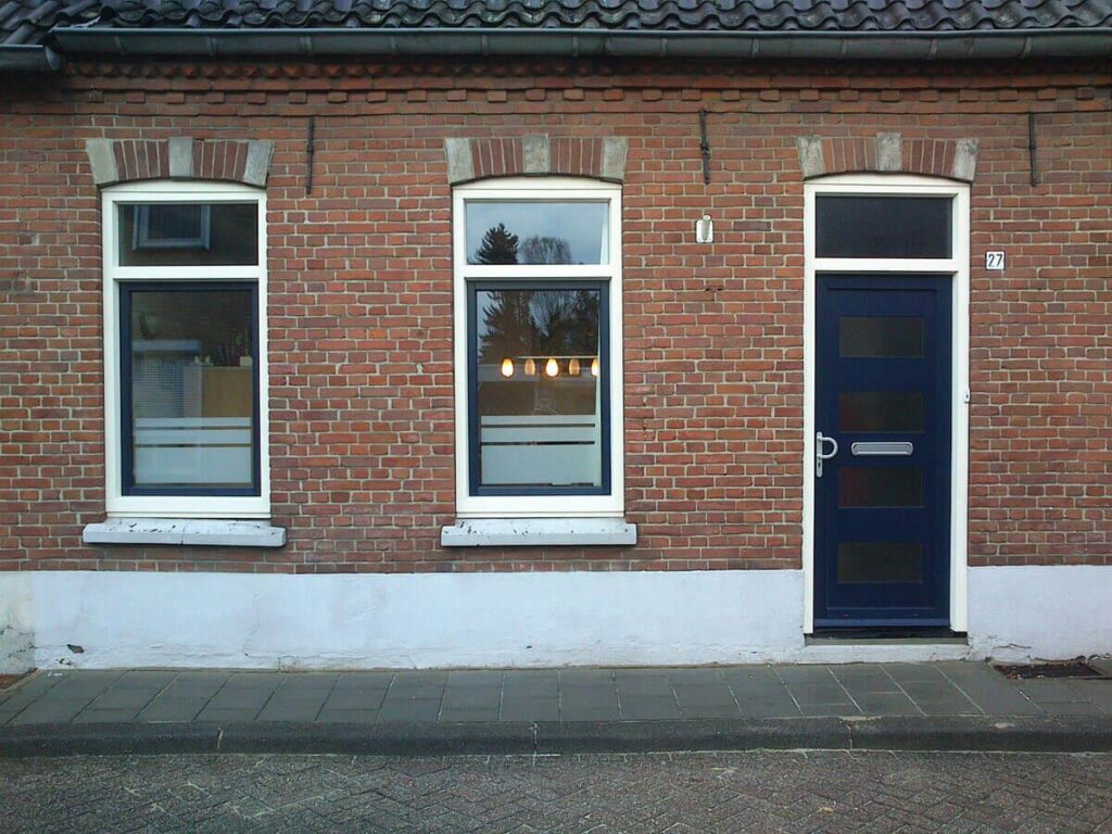 Gebr. Janssen specialisten presenteren kozijnen en rolluiken als blikvanger in Boxmeer
