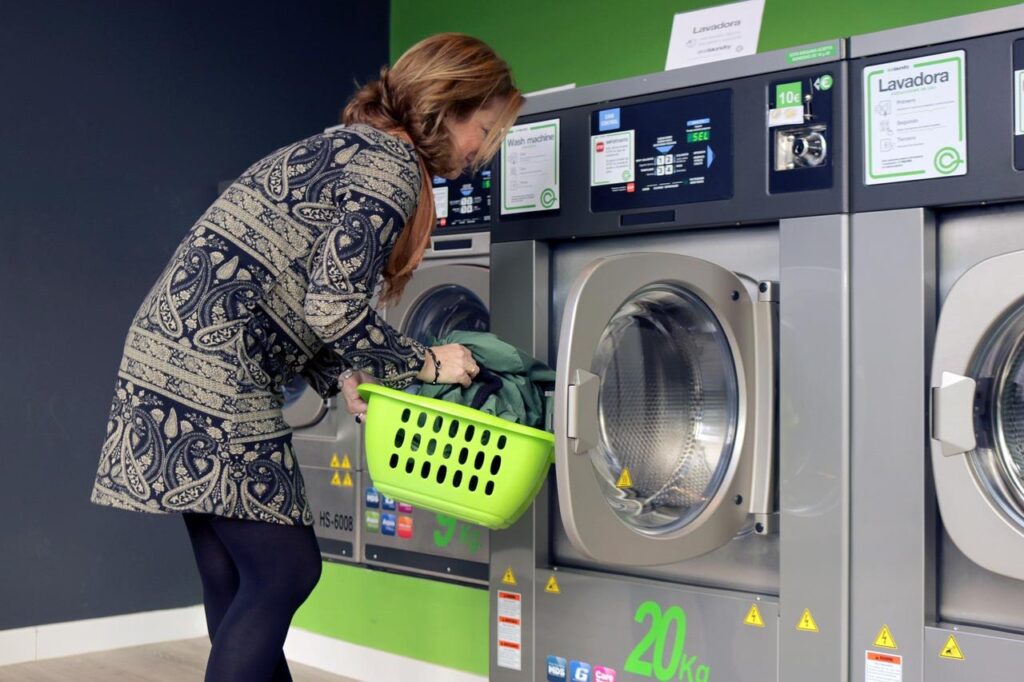 Essentiële witgoed must-haves in een modern huishouden zoals koelkast, oven, wasmachine en vaatwasser