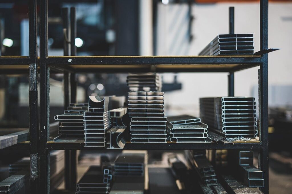 Magazijnstellingen in verschillende uitvoeringen voor optimale magazijninrichting en ruimtebenutting
