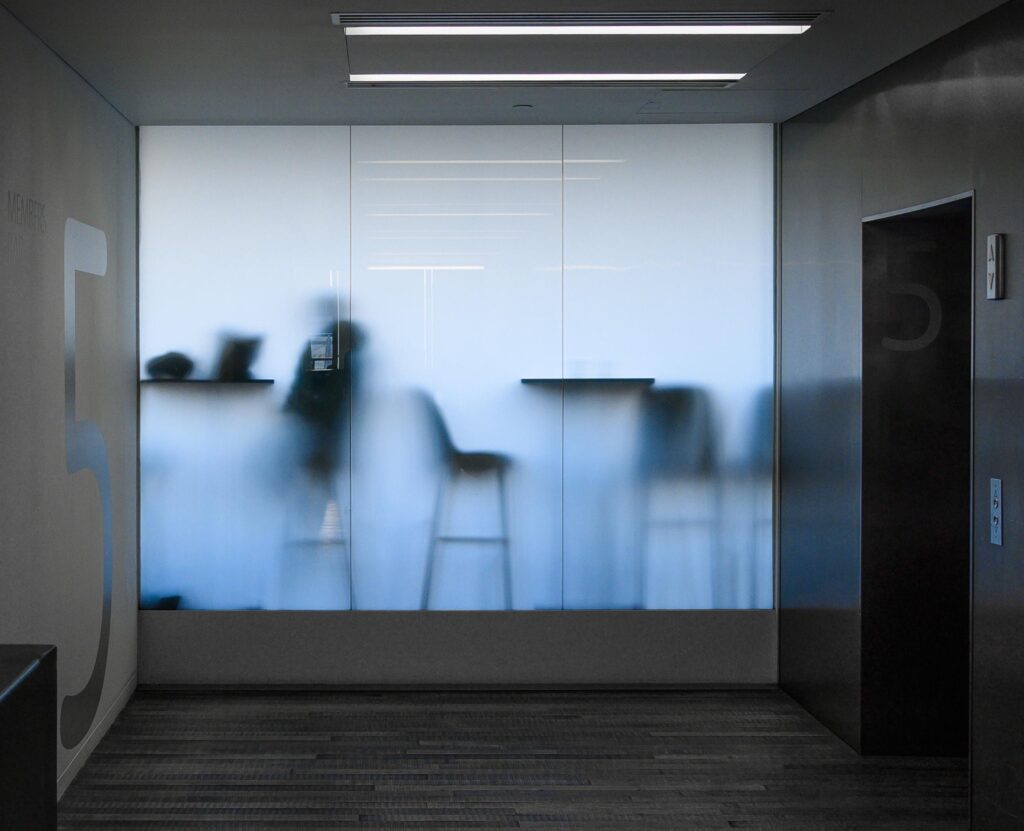 DQ Glasservice expert in glas op maat met vakkundig vervaardigde glazen wanden en deuren voor Amsterdam