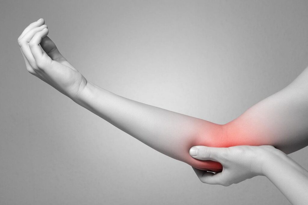 Oefening voor elleboogbuiging ter ondersteuning van genezing na radiuskopfractuur behandeling