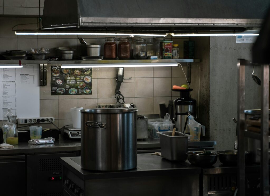 Automatisch blussysteem voor keukenbrand in professionele keuken van Nobel Fire Systems