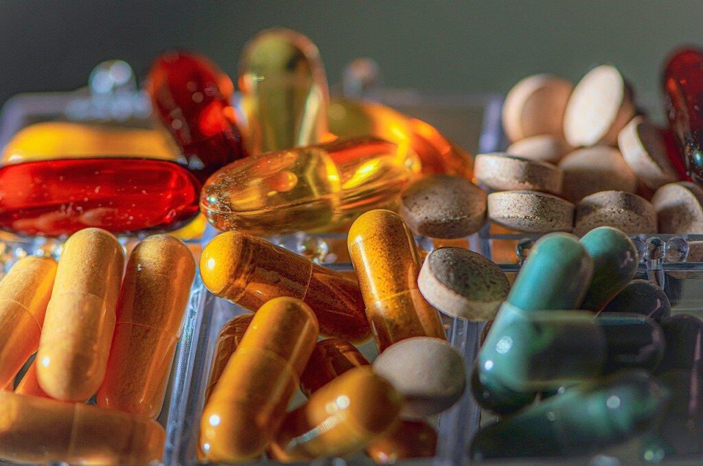 Visuele weergave van de medicijnketen met goede distributiepraktijken en kwaliteitscontrole stappen