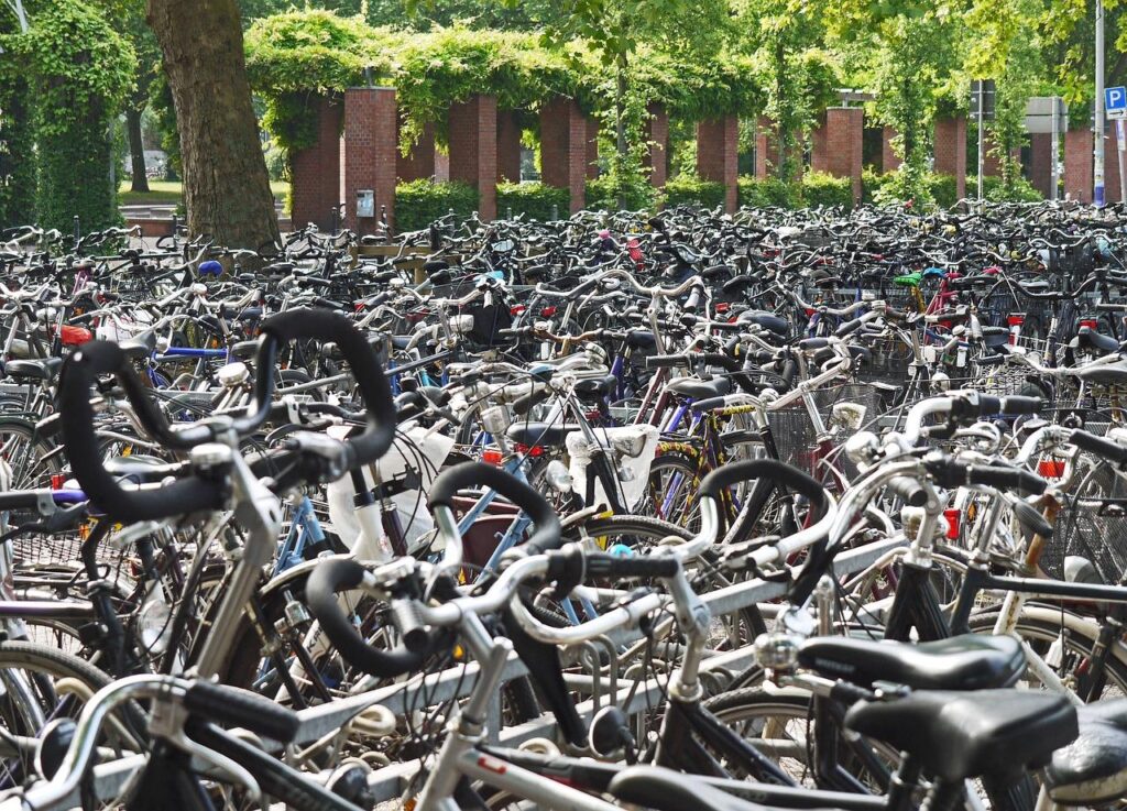 Vergelijking dranghekken versus bouwhekken voor crowd management en bouwplaatsen
