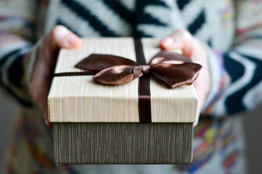 Waarom investeren in hoogwaardige relatiegeschenken: gepersonaliseerde bedrijfsgeschenken voor merkherkenning