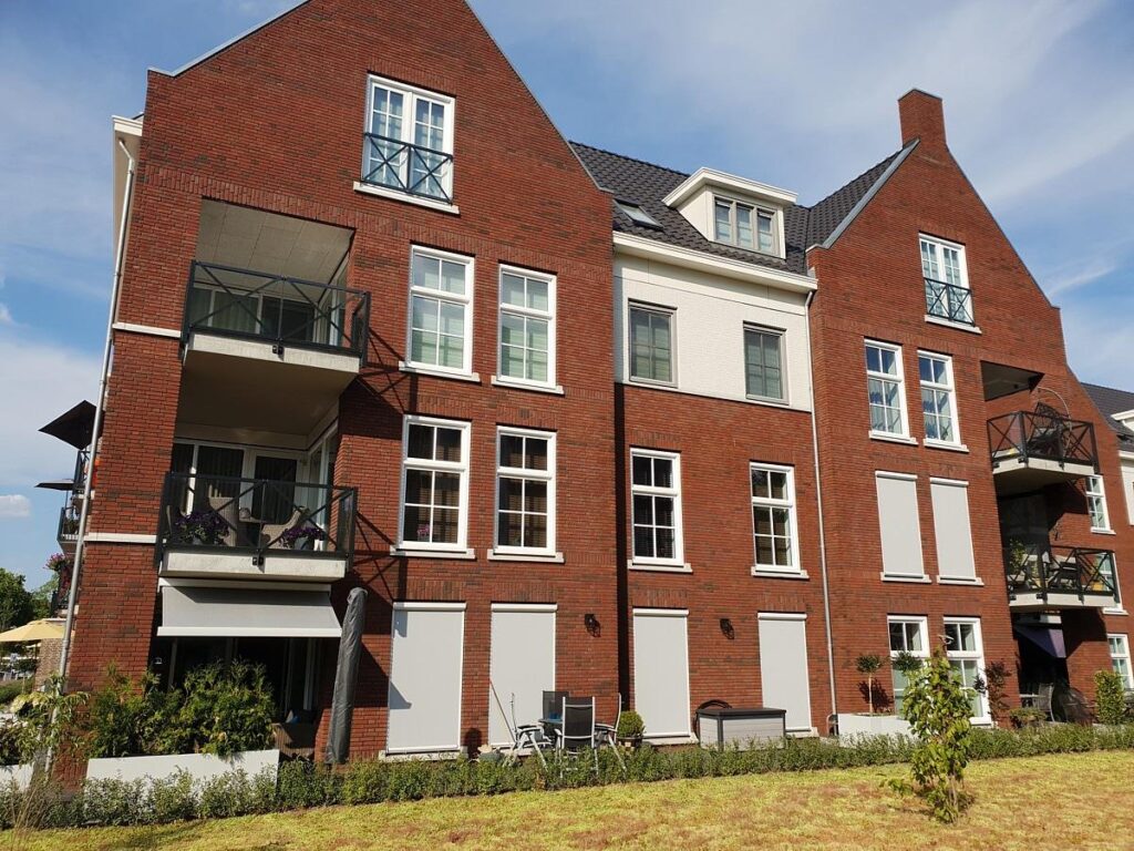 Stijlvolle en functionele zonwering in Wijchen met moderne screens voor bescherming en privacy