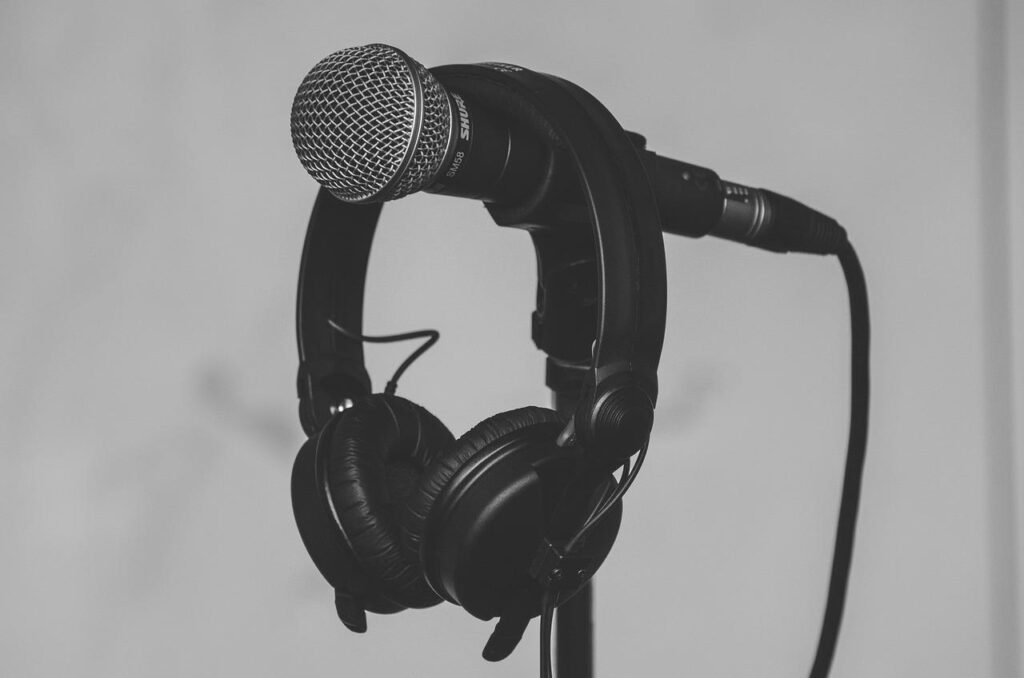 Infographic over manuele audiotranscriptie met toepassingen in recht, medisch en academisch onderzoek