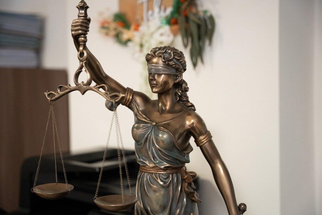 Visuele weergave van professionele juridische ondersteuning: wat een advocaat voor je kan betekenen in conflicten en rechtsza