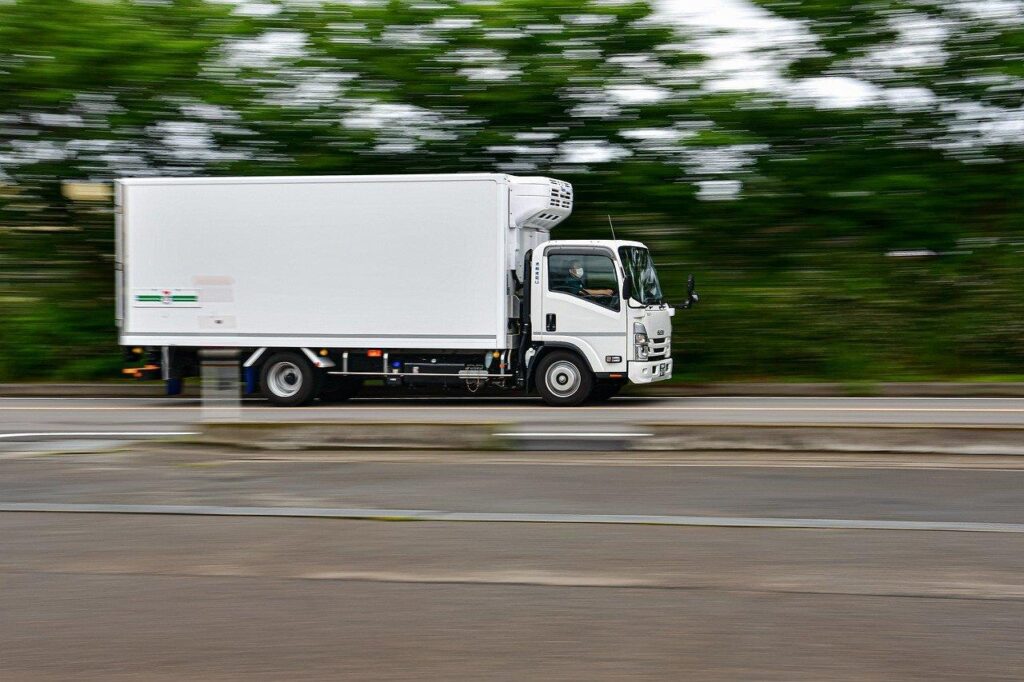 Den Bode Transport voertuig voor efficiënt transport in regio Nieuwegein met spoedzending en gekoelde vervoer diensten