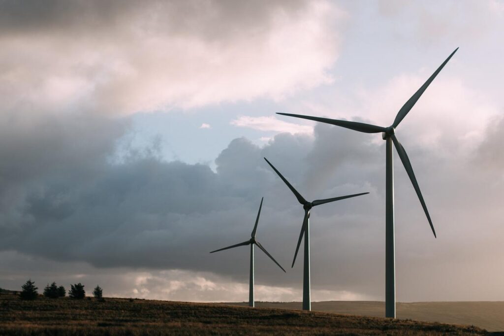 Hybride aggregaat met zonnepanelen systeem dat traditionale en hernieuwbare energiebronnen combineert voor duurzame stroompro