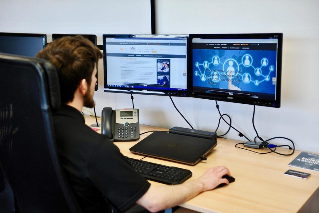 Webshop ontwikkeling proces met stappen voor maatwerk ontwerp, technische expertise en SEO-optimalisatie