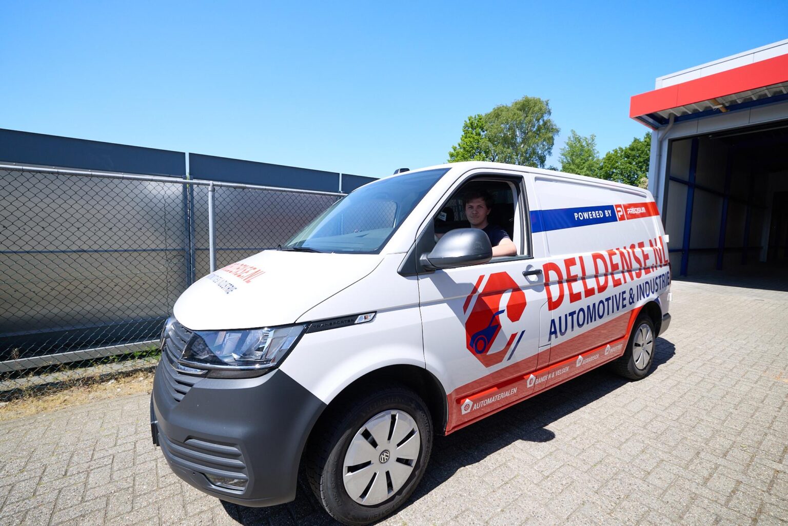 Automaterialen groothandel met breed aanbod onderdelen, gereedschap en producten voor garages en werkplaatsen